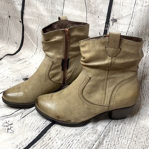 Crochets Tan Faux Leather Ankle Booties Size 7